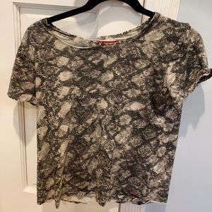 Snake skin tee